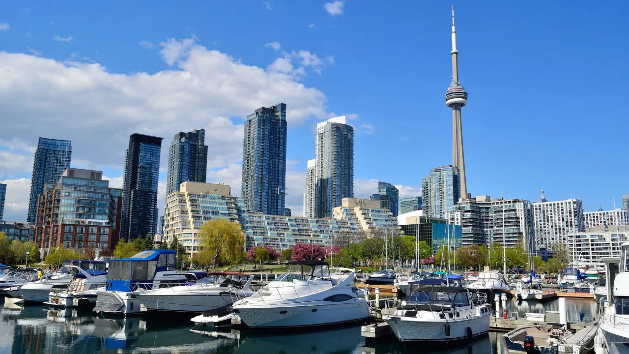 Đường chân trời Toronto, Canada, nhìn từ bến du thuyền